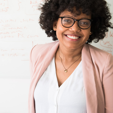 Imagen sonriente de un profesor